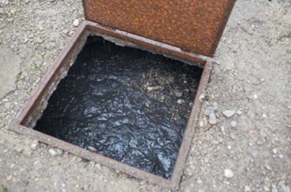 Các dấu hiệu nhận biết bể phốt đầy và tắc nghẽn nghiêm trọng