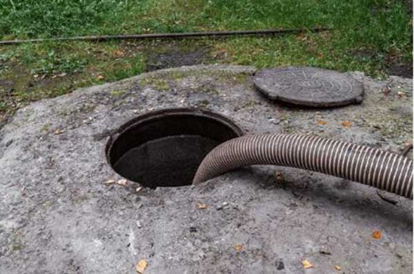 Tại sao hút bể phốt định kỳ lại quan trọng tại Hà Nội?