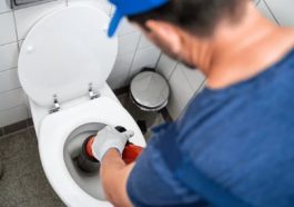 Súng Thông Tắc Bồn Cầu Có Thật Sự Hiệu Quả Như Lời Đồn?